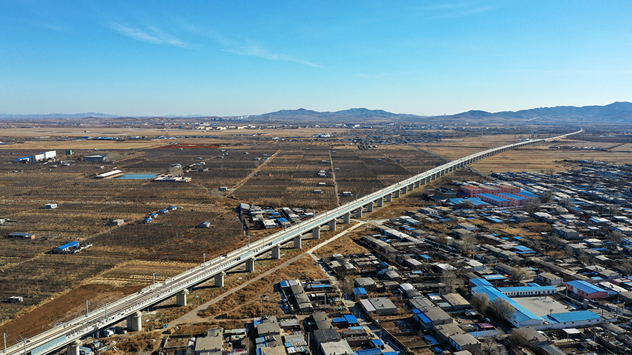 圖為朝凌客專三屯大橋。（李煜 攝）