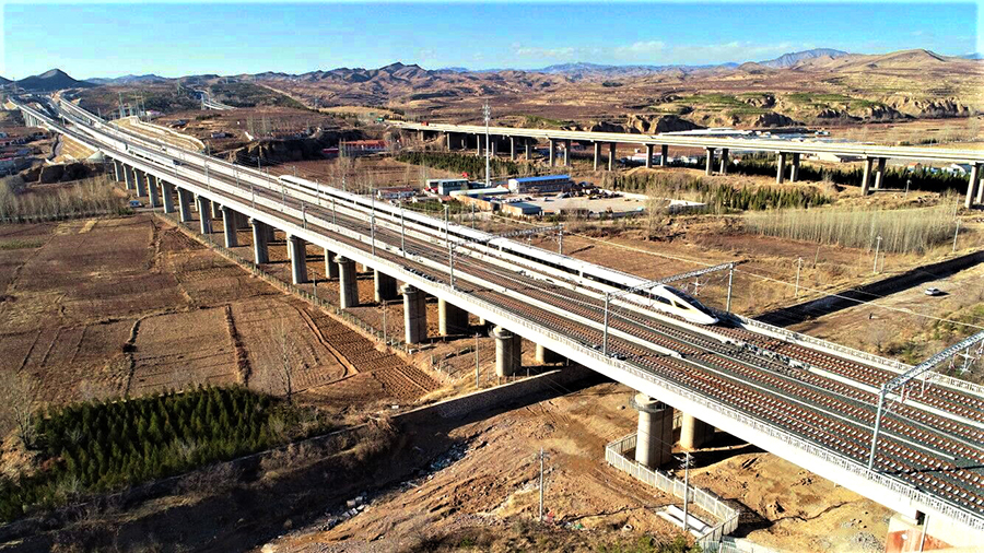 目前，他們已完成橋梁“四電”接口引入防撞工程復檢、自檢工作。圖為已完工的戴家營大橋。