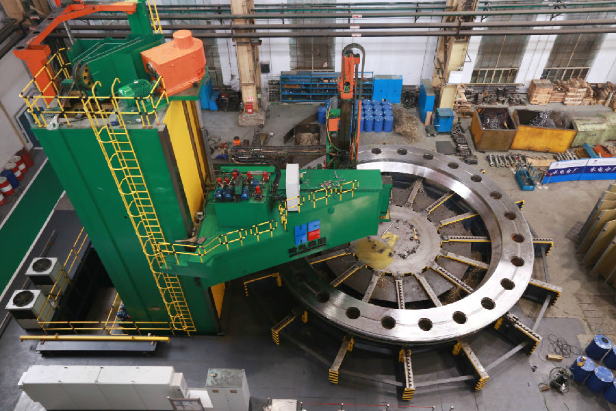 近日，通過安排部署和專項落實，哈電集團及各所屬企業進一步壓實疫情防控“安全線”，按下復工復產“快進鍵”，在持續加強和鞏固疫情防控工作的同時，也為保障經濟社會平穩發展注入了源源動力。