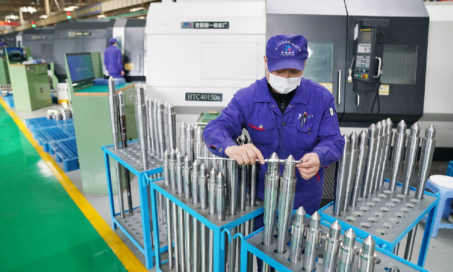 擰緊防疫安全閥，吹響復工沖鋒號。哈電集團閥門公司積極落實集團公司黨委的安排部署，一手抓疫情防控，一手抓復工復產，積極做好重點項目和緊急任務生產組織工作。