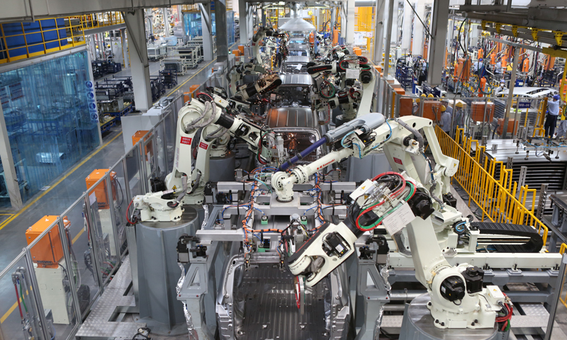 近日，長安汽車智慧工廠復工復產，既減少了人員聚集，又提升了生產效率。2月產量共計20290輛，整體銷量28763輛。1-2月長安汽車銷量為163341輛，其中，長安系中國品牌汽車銷量124063輛；長安系中國品牌乘用車銷量94118輛。