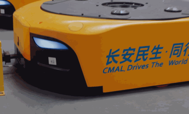 長安民生物流無人倉正式復工復產，替代人工進行零件搬運，實現操作“零接觸”，保障了疫情防控和穩產、高產的有效平衡；每小時平均出/入庫800箱零部件，實現汽車零部件的自動化歸位存儲、揀選管理。目前，無人倉已為整車企業提供了2116輛商品車的零部件倉儲配送任務。