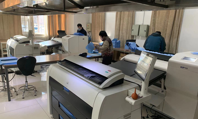 近日，中國化學工程積極組織復工復產，全力以赴保持生產經營穩定運行。中國化學工程所屬賽鼎工程檔案資料部按照公司黨委疫情防控總體要求，根據目前實際工作情況，實行崗位輪班制度。連日來，該部門利用各企業普遍恢復生產延后的空窗期，從繪圖、技驗、掃描、曬圖、發圖、裝訂多個環節集中掃清節前已入庫圖紙的生產任務，確保全面恢復生產后第一時間將圖紙提供業主。