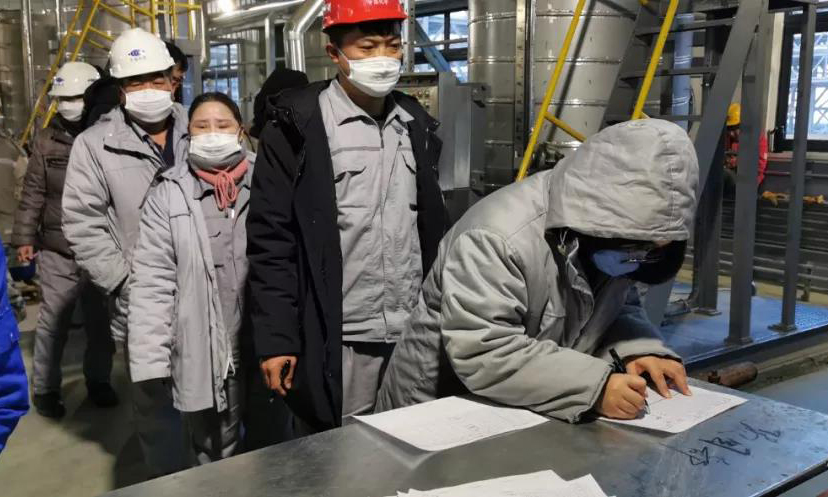 中國化學工程所屬十一化建大連恒力項目部為員工購買發放了口罩、消毒液，對項目部辦公區、食堂等公共場所每日進行消毒，按名單持證進場，并進行體溫監測，加大防控知識宣貫力度，確保施工隊伍穩定，目前施工生產等各項工作有序進行。