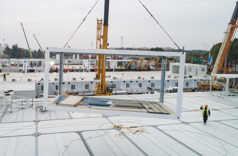 圖為2月1日拍攝的武漢火神山醫院建設工地。（新華社記者 肖藝九 攝）
