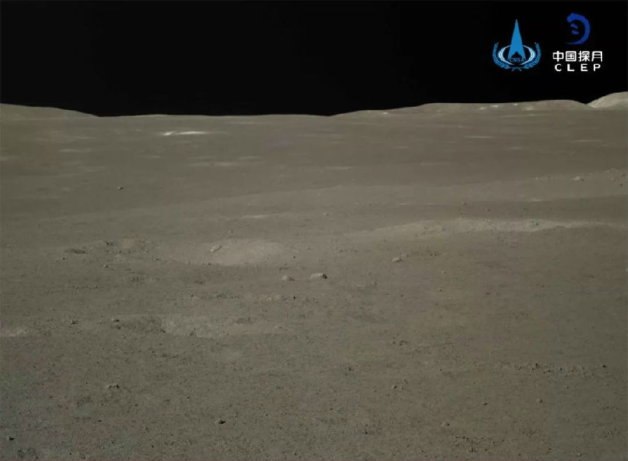 在本個月晝工作期，著陸器搭載的月表中子及輻射劑量探測儀、低頻射電頻譜儀等科學載荷將相繼開機，繼續對月表環境開展科學探測工作。“玉兔二號”月球車將繼續按照規劃路線行駛，在地質環境復雜的月球背面留下更多“中國印記”。月球車搭載全景相機、測月雷達、紅外成像光譜儀、中性原子探測儀等科學載荷將相繼開展工作，在不同探測點進行科學探測。圖為“玉兔二號”月球車搭載相機傳回畫面。