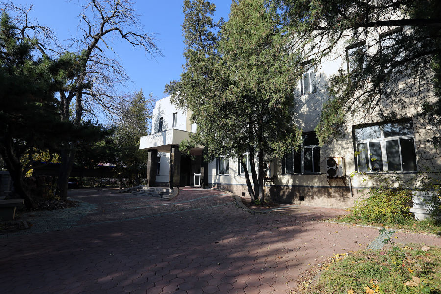 1986年，該樓正式改為鞍鋼老干辦。圖為2019年拍攝的昭和制鋼所迎賓館舊址現貌（現鞍鋼老干辦）。（馬明銘 攝）