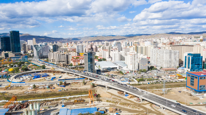 圖為9月15日在蒙古國首都烏蘭巴托航拍的該國最大互通立交橋。新華社發（徐彬攝）