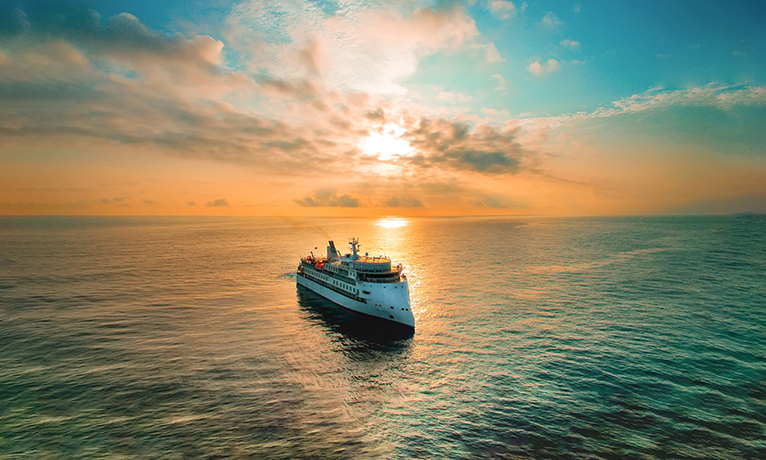 圖為招商極地探險郵輪1號船（CMHI-196-1）進行慣性實驗。