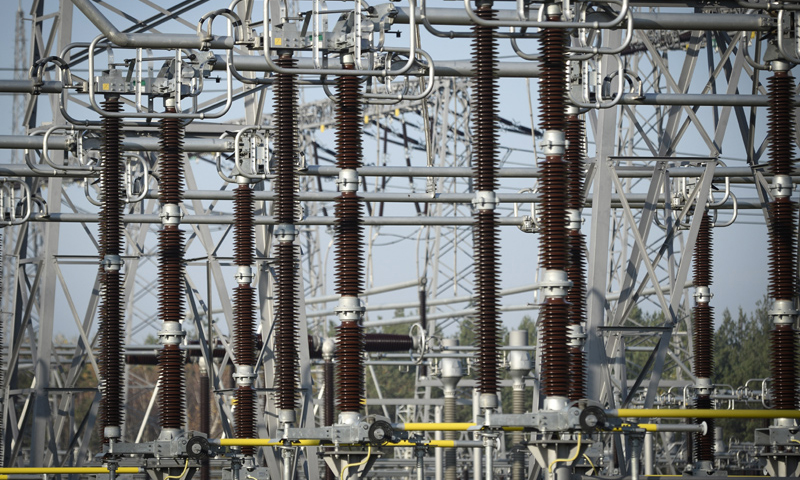 圖為11月8日，在波蘭東部城市科杰尼采拍攝的剛剛完成擴建改造的科杰尼采變電站的新設施。新華社發（亞普·阿林攝）