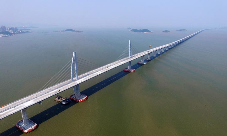 圖為2016年9月27日，港珠澳大橋主體橋梁全線貫通。（新華社記者 梁旭 攝）