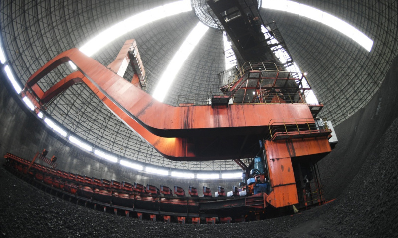 圖為國能神華寧煤集團400萬噸煤制油項目備煤倉。（新華社記者 王鵬 攝）