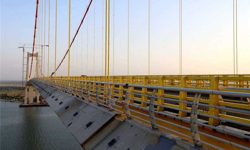 這是在莫桑比克馬普托拍攝的馬普托跨海大橋。（新華社記者 王騰 攝）