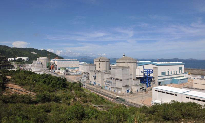 4月12日，中國廣核集團旗下的大亞灣核電運營管理有限責任公司對外通報，我國嶺澳核電站1號機組連續13年無非計劃停機停堆，截至今年4月12日，實現連續安全運行4381天，創造了國際同類型機組連續安全運行天數的最高紀錄。圖中是嶺澳核電站1號機組外景（資料照片）。