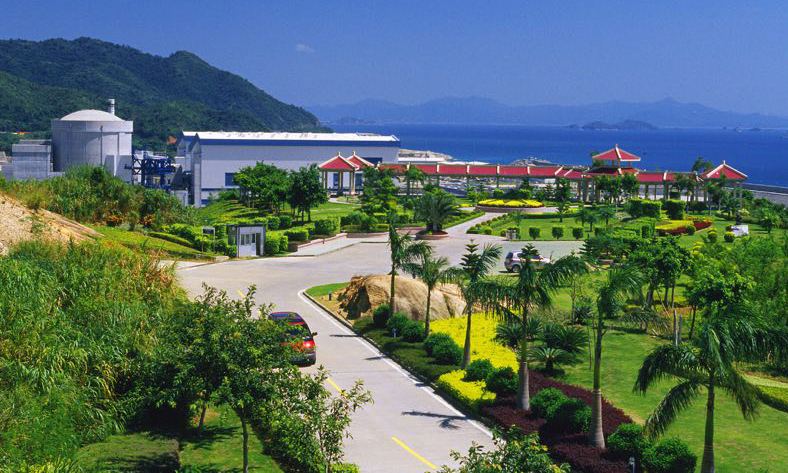 大亞灣核電運營管理有限責任公司負責運營管理大亞灣核電基地大亞灣核電站、嶺澳核電站（一期、二期）六臺百萬千瓦級核電機組。圖為嶺澳核電站1號機組外景。