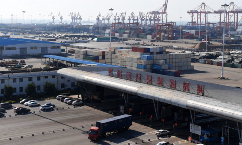 廣西欽州國際集裝箱碼頭。（新華社記者 陸波岸 攝）