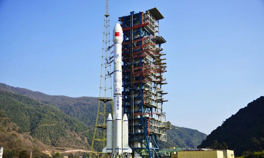 圖為長三乙火箭整裝待發。（張旖旎 攝）