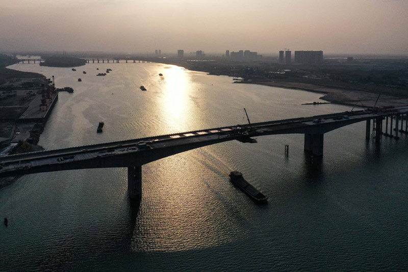 圖為1月26日，成功合龍的北江特大橋。（新華社記者 劉大偉 攝）