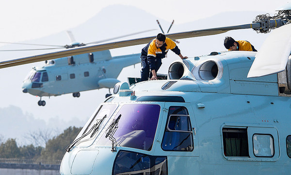 2月23日，景德鎮呂蒙機場陽光明媚，直升機發動機的轟鳴打破了連日來的寧靜，多架直升機依次騰空而起，航空工業昌飛迎來了牛年新春后的第一飛。新的開始，新的希望，昌飛工作人員用奮斗開局，以全新的姿態夯基、蓄能，迎接更大的挑戰。（湯向偉 攝）
