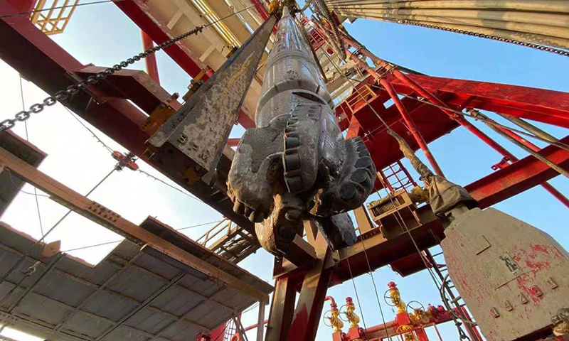 旋轉導向鉆井與隨鉆測井技術被譽為石油鉆井技術“皇冠上的明珠”，中國海油“璇璣”系統可以精準控制地下幾千米的鉆頭“瞄著”油層去，“聞著”油味鉆，甚至可以“遙控駕駛”鉆具在0.7米的薄油層中橫向或斜向穩定穿行1000米以上。