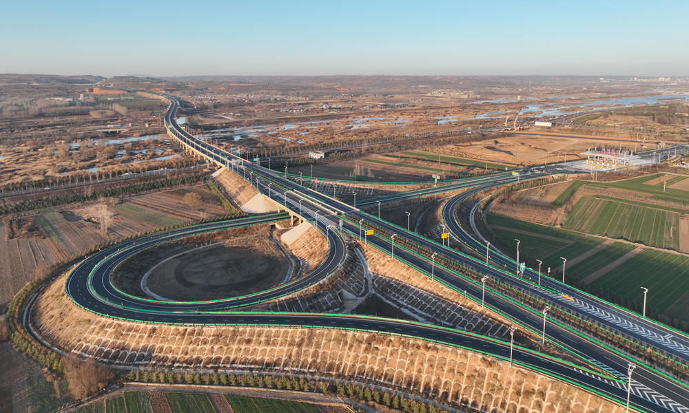 12月26日，中國中鐵投資建設的?連霍、二廣高速聯絡線河南新安至伊川高速公路正式通車。