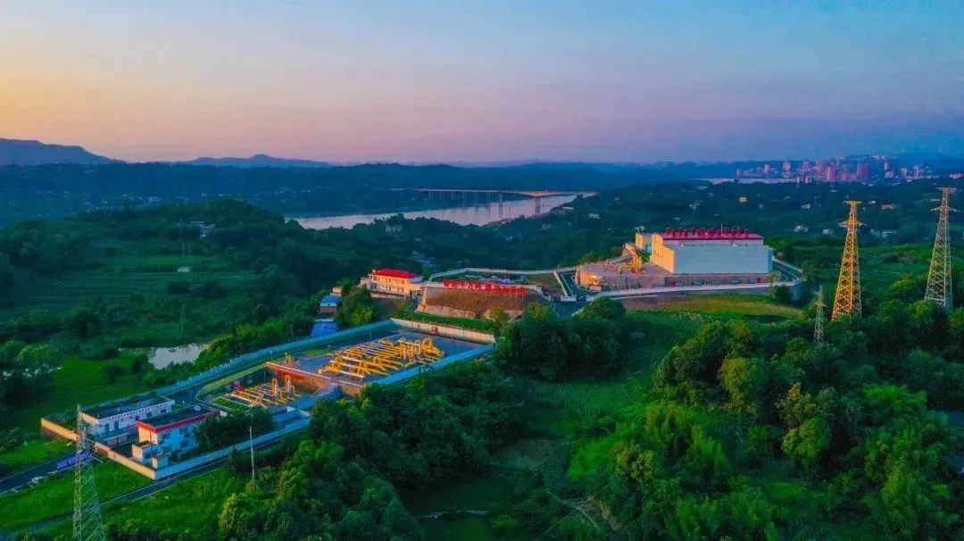 1月份，西南油氣田按照“產能最大發揮、天然氣穩定供應”原則，生產天然氣超36億立方米，同比增長近3億立方米。同時，加快常規氣、頁巖氣、致密氣產能建設步伐，投產新井30余口，新建年產能超過14億立方米。肖毅 攝