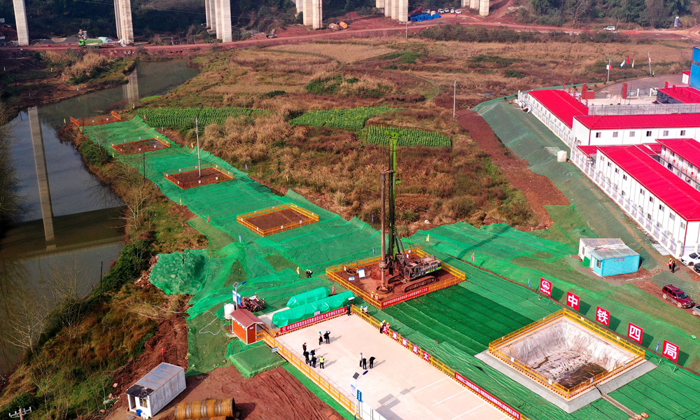 2月17日，中國中鐵承建的西渝高鐵四川段進入全面主體施工階段，建成后將強化成渝地區雙城經濟圈與關中、滇中城市群的聯系。