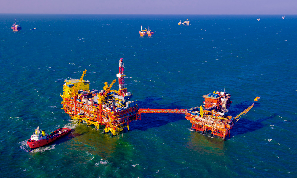 近日，中國最大海上自營油田——綏中36-1油田累計生產原油突破1億立方米。