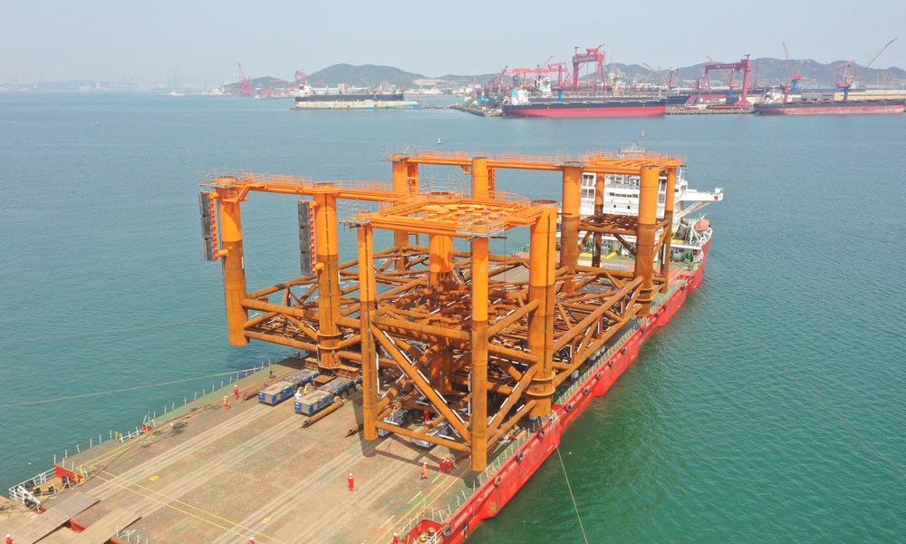 該建造模式是中國海油大規模推廣岸電入海、能源清潔替代行動中的進一步嘗試。采用這種共建模式，不僅可降低碳排放，也可減少相當于一個電力動力平臺的工程量，最大限度降低工程投資，提高油田開發效益，力求開創我國海洋油氣資源“綠色開發、高效開發”模式的新篇章。