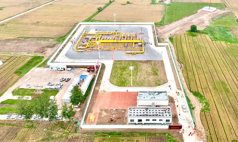 圖為近日拍攝的中國石化中原儲氣庫群東部氣源管道工程建設現場。