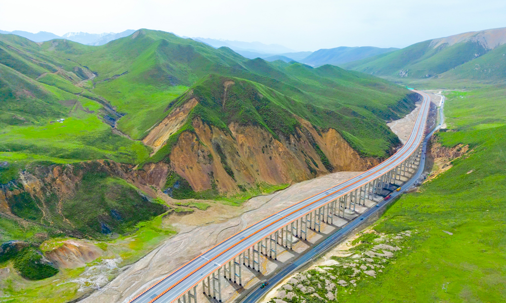 7月1日，中國中鐵旗下中鐵五局參建的青海省扁都口至門源段公路工程（峨堡至盤坡段）通車運營。至此，青海省海北藏族自治州祁連縣結束不通高速公路的歷史，海北州達成“縣縣通高速”目標。