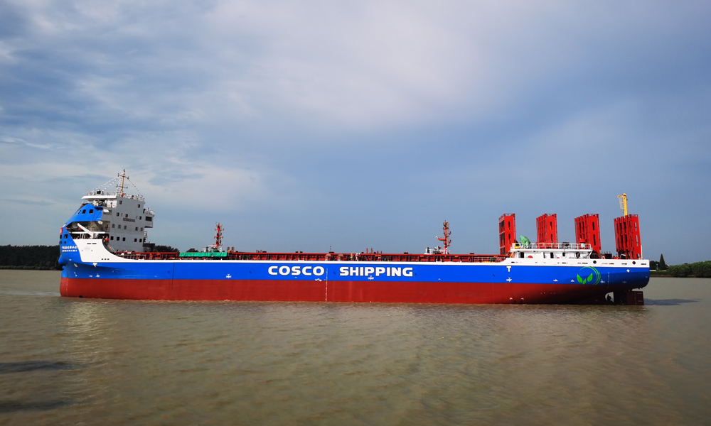 該系列船搭載的智能船舶系統由智能集成平臺、智能航行、智能機艙以及智能能效組成。同時結合船東實際需求做相應調整，將根據船舶抵港時間、水流、電池容量等規劃船舶不同航段航速；安裝態勢感知系統，對內河環境工況的航行、態勢判斷做出預警和警報；智能機艙重點監控箱式電源組及相關匹配裝置的運行狀態；智能能效關注箱式電源及整船的能效分析等。