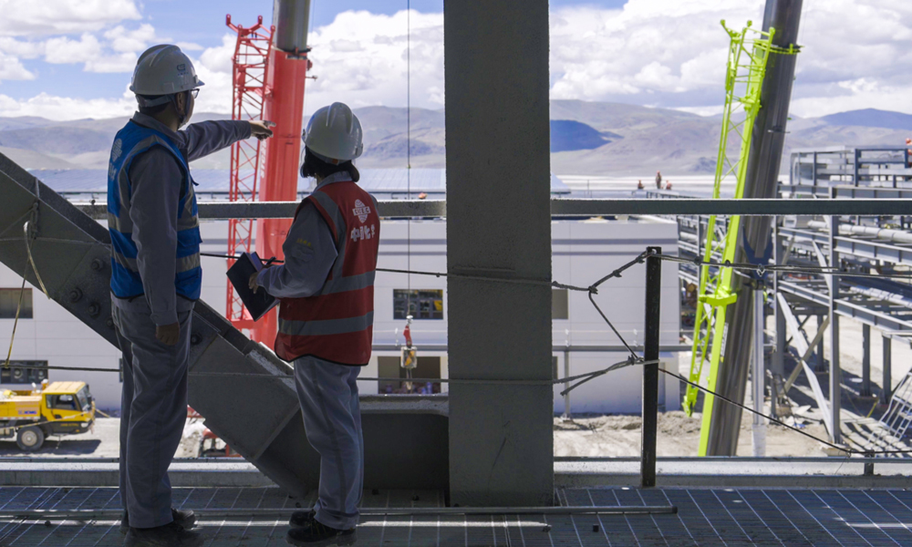 西藏扎布耶鹽湖綠色綜合開發利用萬噸電池級碳酸鋰項目是西藏地區首個現代化大型工業項目，也是首個實現對鹽湖資源綜合開發利用的項目，規模為年產電池級碳酸鋰9600噸、工業碳酸鋰2400噸、氯化鉀15.6萬噸。