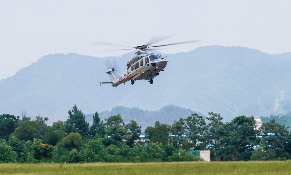 AC352是一型中型多用途直升機，該機型符合最新國際適航標準，應用大量成熟先進技術，性能優勢突出。2022年7月26日，AC352取得中國民用航空局頒發的型號合格證，填補了我國民用直升機譜系空白。