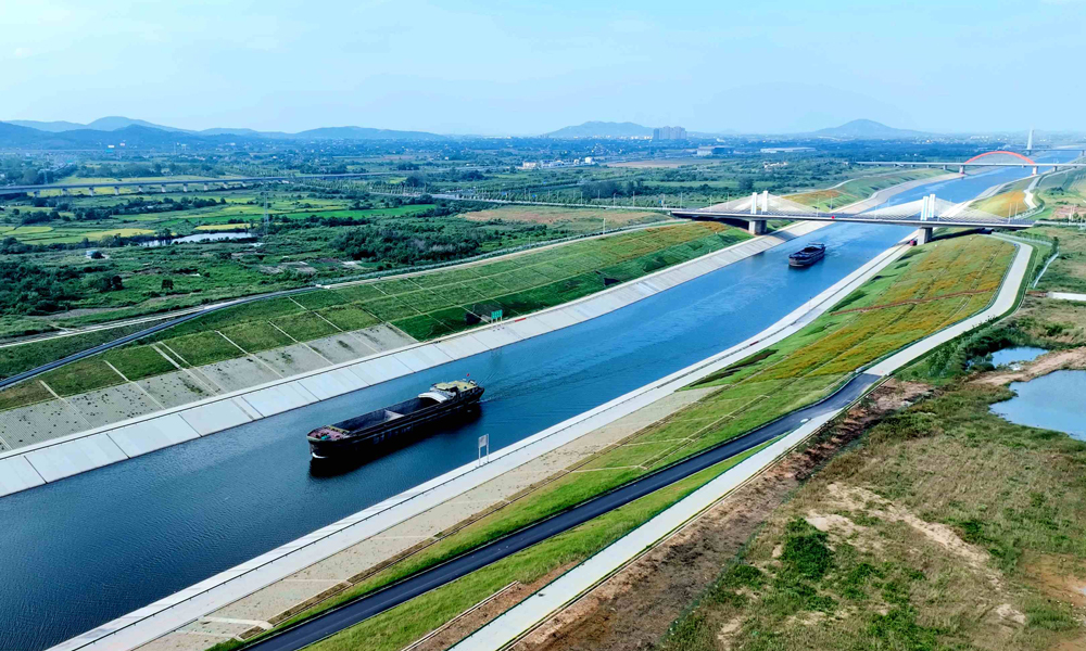 此次試運行的菜子湖線全長131.2公里，航道等級為Ⅲ級，巢湖側為上游，長江側為下游，設計船舶噸級為1000噸級，兼顧2000噸級船舶。