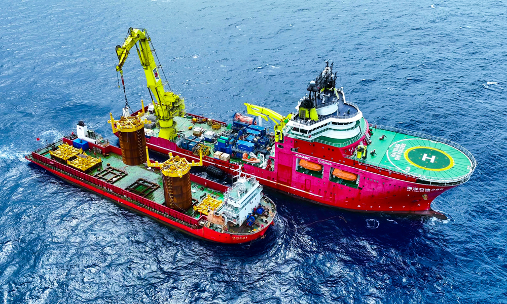 近日，由中國海油下屬海油工程執行的“深海一號”二期工程3套千米級深水吸力樁安裝完成，標志著我國千米級深水油氣田水下設施安裝能力實現新突破，對建設海洋強國、保障國家能源安全具有重要意義。圖為吸力樁安裝作業現場。