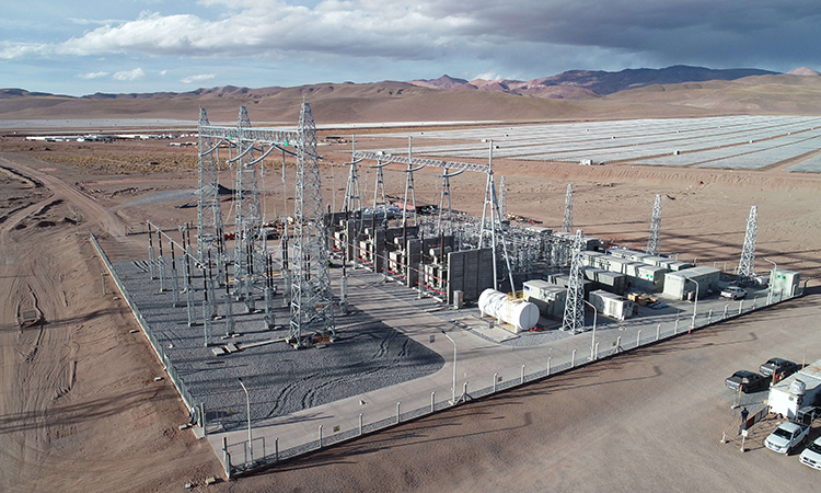 這是2020年6月12日拍攝的阿根廷胡胡伊省高查瑞300兆瓦光伏發電項目（無人機照片）。該項目于2020年9月正式投入商業運營。光伏電站投入使用后極大緩解了當地電力負荷緊張狀況，保障了居民日常用電需求。新華社發（上海電建阿根廷高查瑞300兆瓦光伏發電項目項目部供圖）