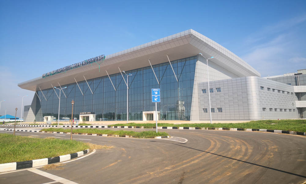 中國鐵建修建的尼日利亞四個機場航站樓項目，自2014年3月開工到2022年4月陸續竣工并開通運營，累計發送旅客1274萬人次，累計安全運行1556天，為尼日利亞航空業創造了巨大的社會效益和經濟效益。圖為四個機場航站樓之一的卡諾航站樓。