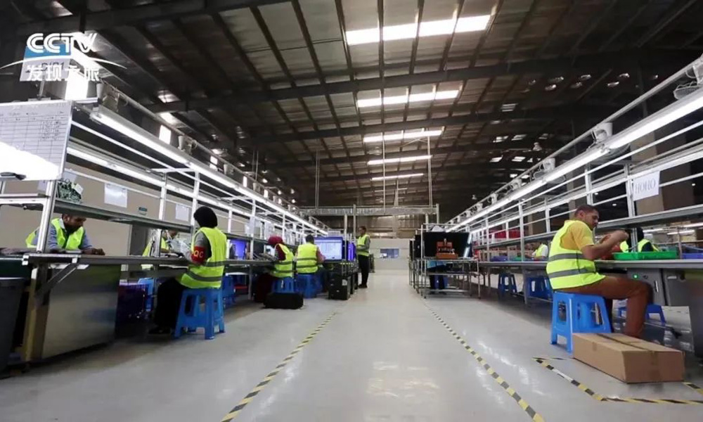 近年來，華僑城集團積極參與高質量共建“一帶一路”，旗下埃及康好公司抓住中非發展戰略對接機遇和項目所在國行業發展機遇，在非洲開展了一系列本土化運營創新嘗試，促進企業更好融入當地，實現了合作共贏。