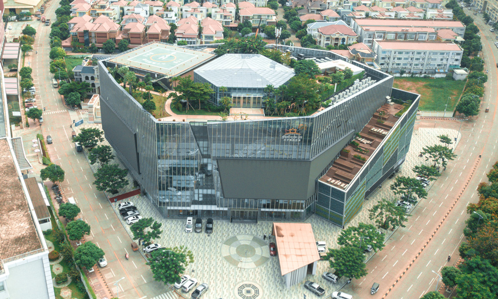 2019年4月25日，“一帶一路”海絲金邊論壇在金邊CBD核心區鉆石島盛大召開，來自全球的33個商會、協會代表及相關單位參加論壇。這場盛會與中國有著特殊的淵源，盛會的舉辦地——太子集團總部大廈正是由中國建筑旗下中建四局承建。作為柬埔寨的地標性建筑，該項目是柬埔寨第一座超5A級現代化綜合商務辦公大樓，是當地生態節能建筑的典范，同時也是中建四局積極踐行國家“一帶一路”倡議的重要舉措和重大成果，一舉獲得中國建設工程魯班獎（境外工程）。