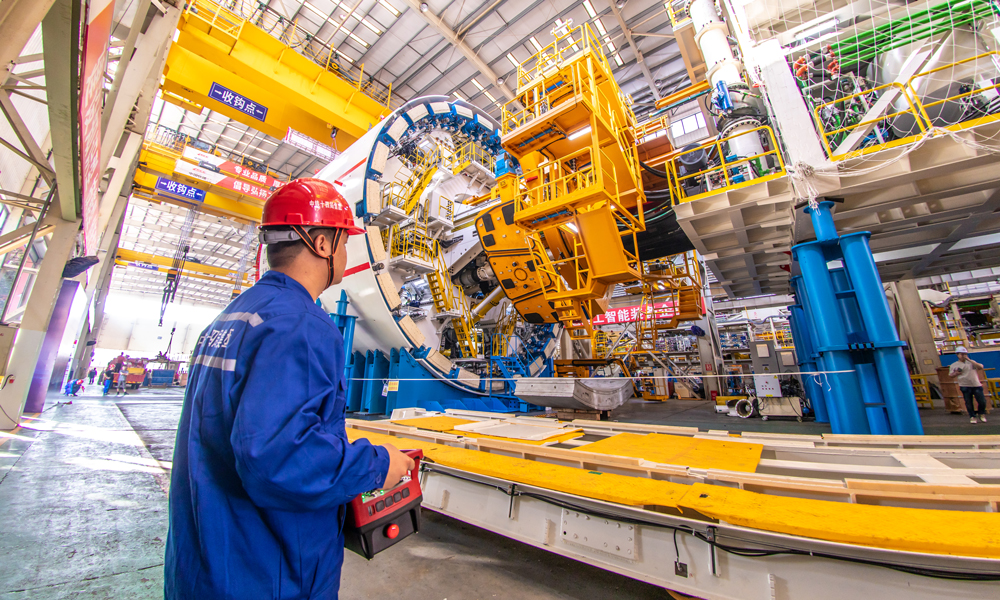 據了解，津濰高鐵作為我國“八縱八橫”京滬輔助通道和沿海通道的重要組成部分，北起天津濱海站，南至濟青高鐵濰坊北站，是進一步落實京津冀協同發展、長江經濟帶發展等國家戰略，完善京滬通道綜合交通運輸體系的重點工程。圖為盾構機機身。