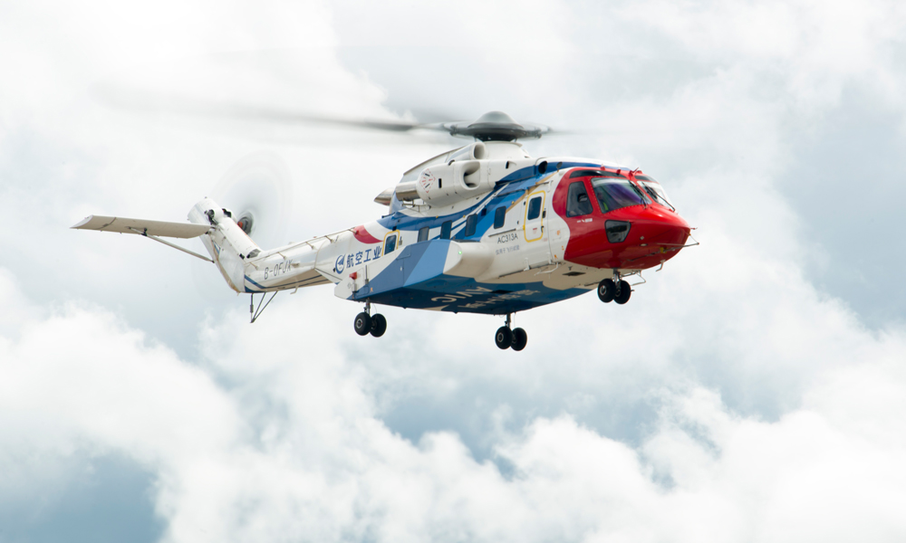 AC313A直升機是在AC313直升機基礎上研制的一款13噸級大型多用途民用直升機。該機型最大外吊掛起飛重量13.8噸，灑水能力為5噸，可運輸28名乘員，具有更大的使用空間，更強的高原性能，更廣的適用范圍，可靠性、安全性、舒適性得到了進一步提升。圖為AC313A直升機在云南寧蒗瀘沽湖機場進行高原試飛。