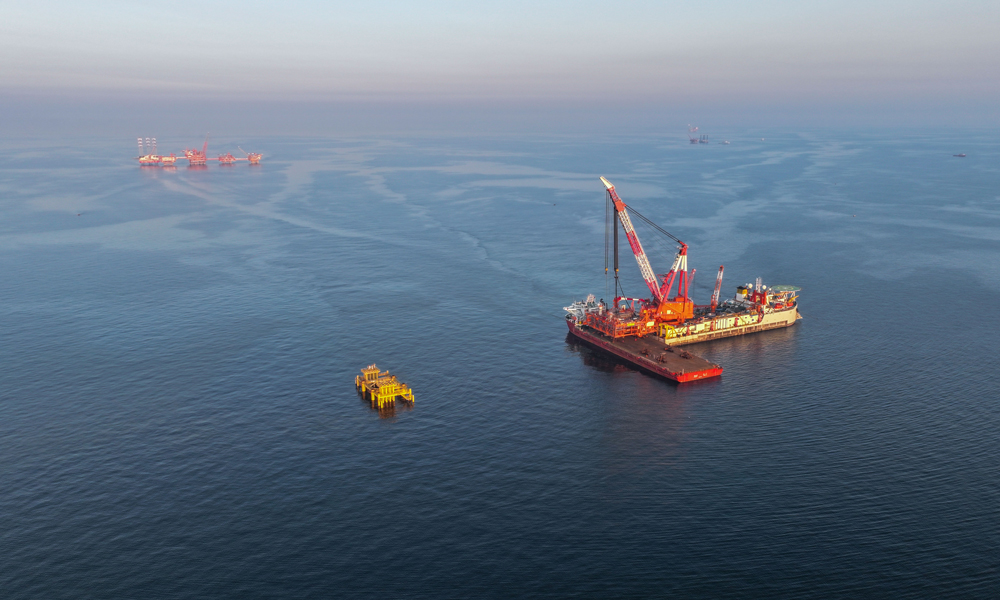 渤中19-6 I期項目海上安裝現場。賈雪東 攝