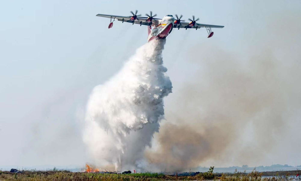 10月27日，一場多機種協同的航空工業應急救援綜合實戰演練在湖北省荊門漳河機場上演。