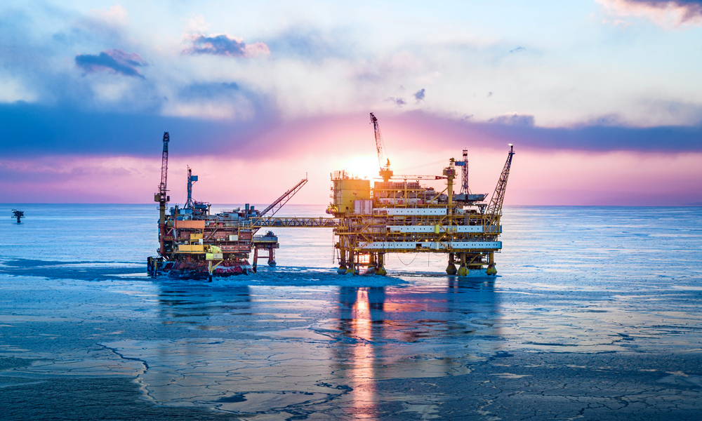 近日，受強寒潮影響，渤海遼東灣海域最低氣溫已達到零下16攝氏度，出現嚴重冰情，海上浮冰短時間積聚蔓延、面積增大，在影響海上航行安全的同時，也對海上的油氣生產造成影響。遼東灣區域的各海上平臺嚴陣以待，確保生產平穩運行。