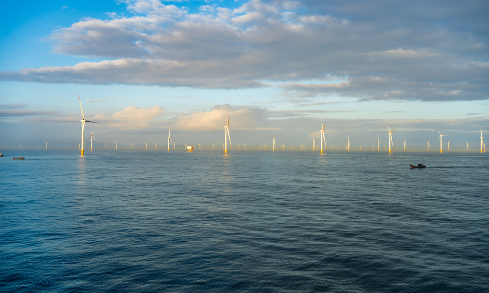 近日，國家千萬千瓦級粵東海上風電基地首批示范項目——華能汕頭勒門（二）60萬千瓦海上風電場項目并網投運，標志著中國華能在粵海上風電實現“零”的突破。