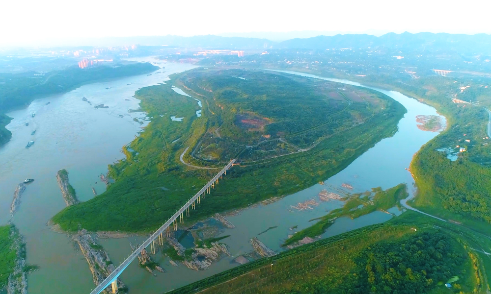 近日，由中國建筑旗下中建四局、中建八局、中建五局參建的重慶廣陽島生態修復項目二期順利通過竣工驗收。標志著作為全國“綠水青山就是金山銀山”實踐創新基地、國家綠色產業示范基地、長江經濟帶綠色發展示范區、重慶市標志性重大民生工程的重慶廣陽島生態修復項目全面竣工。