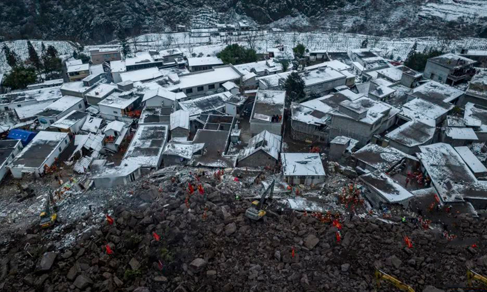 截至24日17時，現場已搜救到34人，均無生命體征，災害已造成34人遇難10人失聯。目前，救援工作仍在緊張有序進行。
