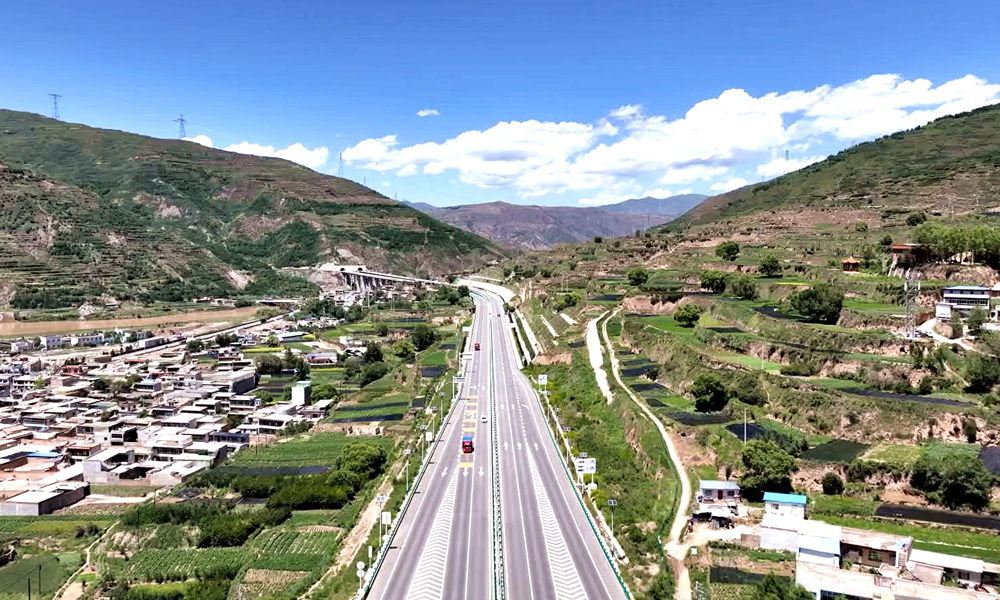 近日，經過全體人員近8年的艱苦鏖戰，由中鐵隧道局參建的蘭海高速公路渭源至武都段控制性工程——木寨嶺隧道正式投入運營。至此，蘭海高速實現全線貫通。據了解，蘭海高速公路渭源至武都段全長237.74公里，是絲綢之路經濟帶甘肅段交通骨干網絡的重要路段。隧道通車后，過往車輛通過木寨嶺的時間由原本1小時縮減至不到12分鐘，甘肅省岷縣徹底告別不通高速公路的歷史。