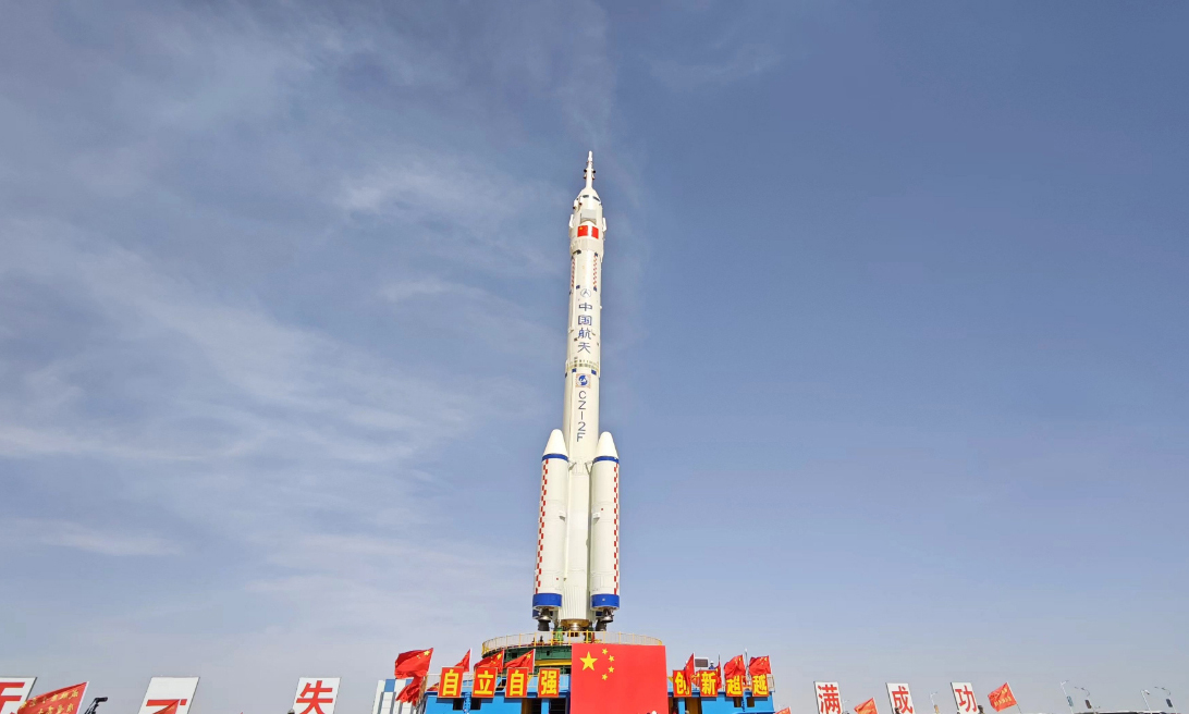 據中國載人航天工程辦公室消息，北京時間2024年4月17日，神舟十八號載人飛船與長征二號F遙十八運載火箭組合體已轉運至發射區。